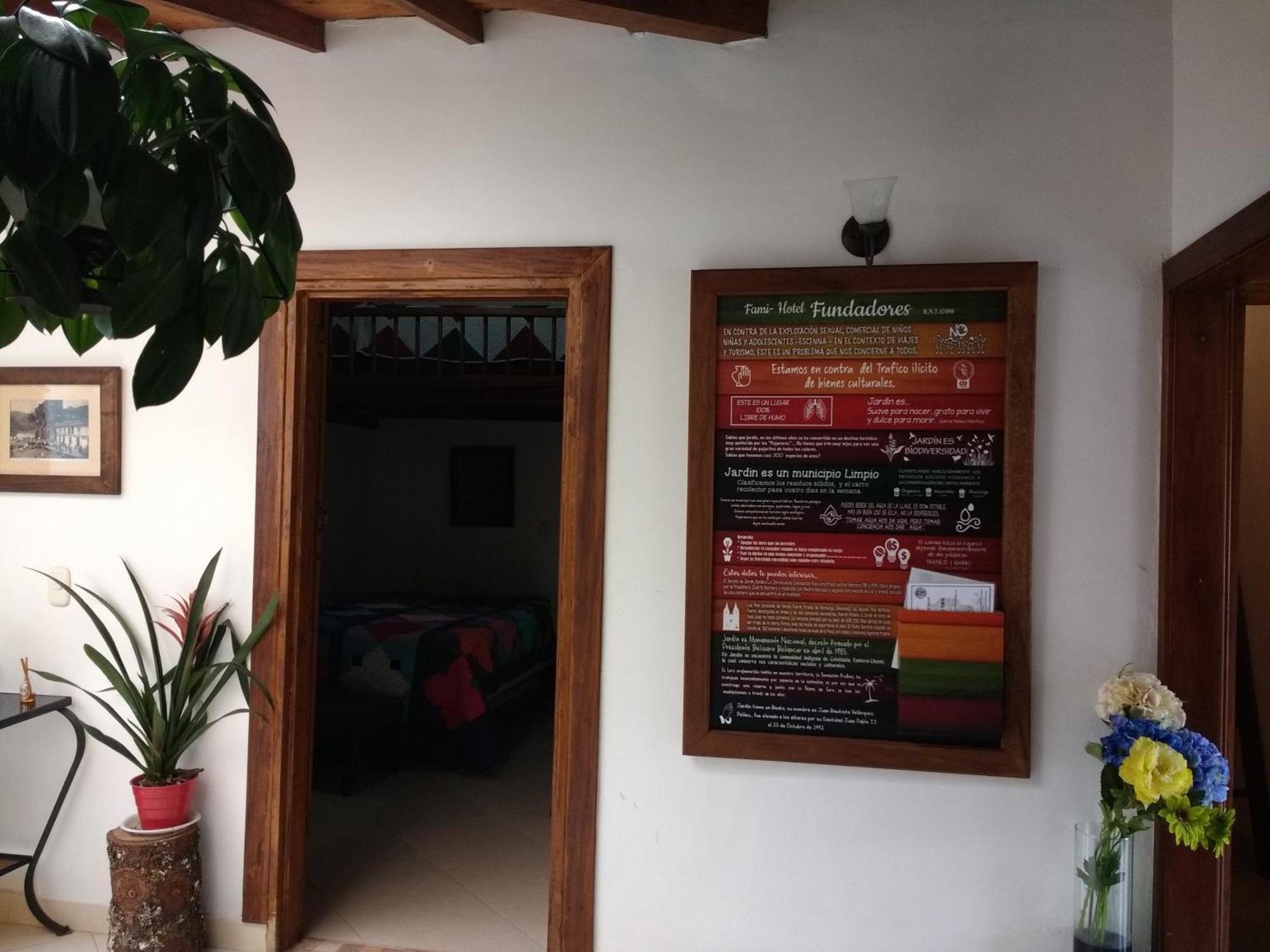 Hostal Famihotel Fundadores Jardín Kültér fotó